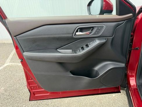 Used 2021 Nissan Rogue SL w/ Premium Package image 16