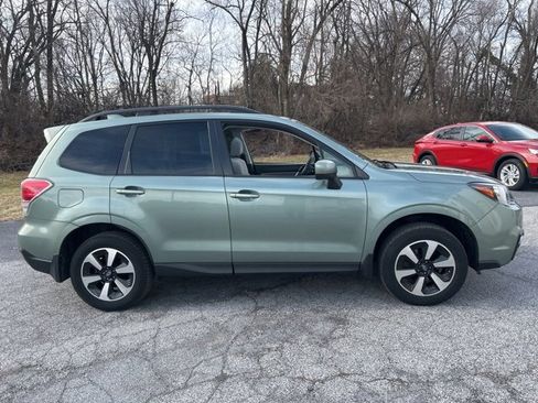 Used 2018 Subaru Forester 2.5i Premium w/ All-Weather Package image 2