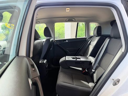Used 2017 Volkswagen Tiguan Limited FWD image 19