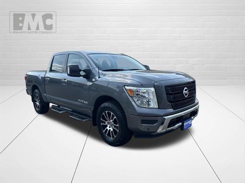Used 2021 Nissan Titan SV w/ SV Convenience Package AWD/4WD image 2