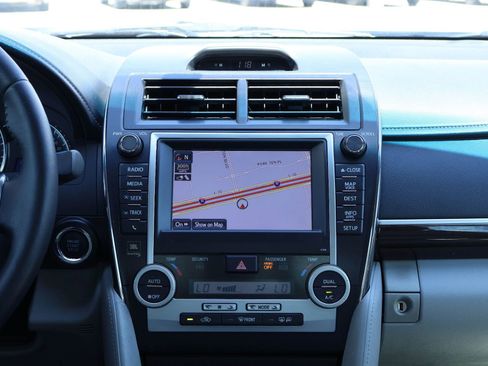 Used 2013 Toyota Camry XLE image 16