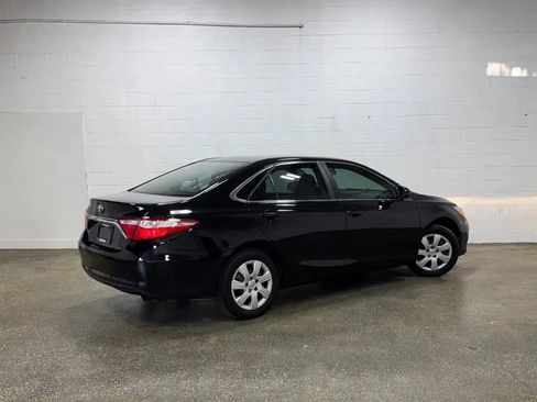 Used 2017 Toyota Camry LE FWD image 3