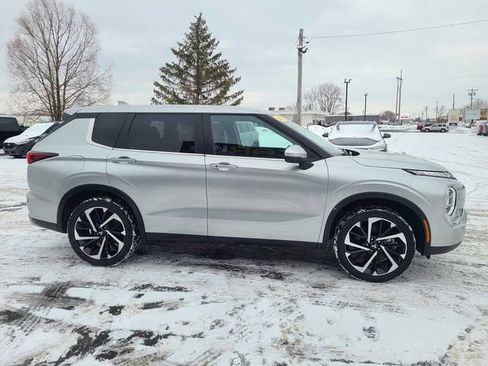 Used 2024 Mitsubishi Outlander SE image 5