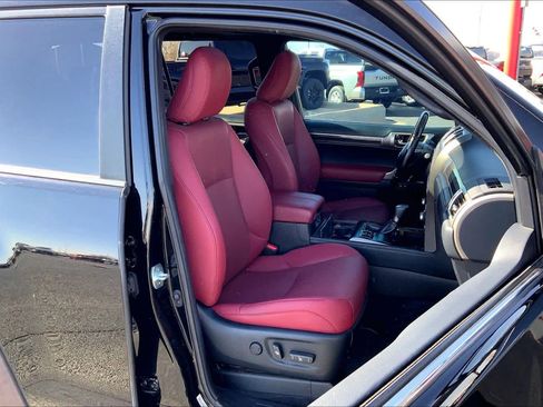 Used 2021 Lexus GX 460 Premium w/ Premium Package image 9