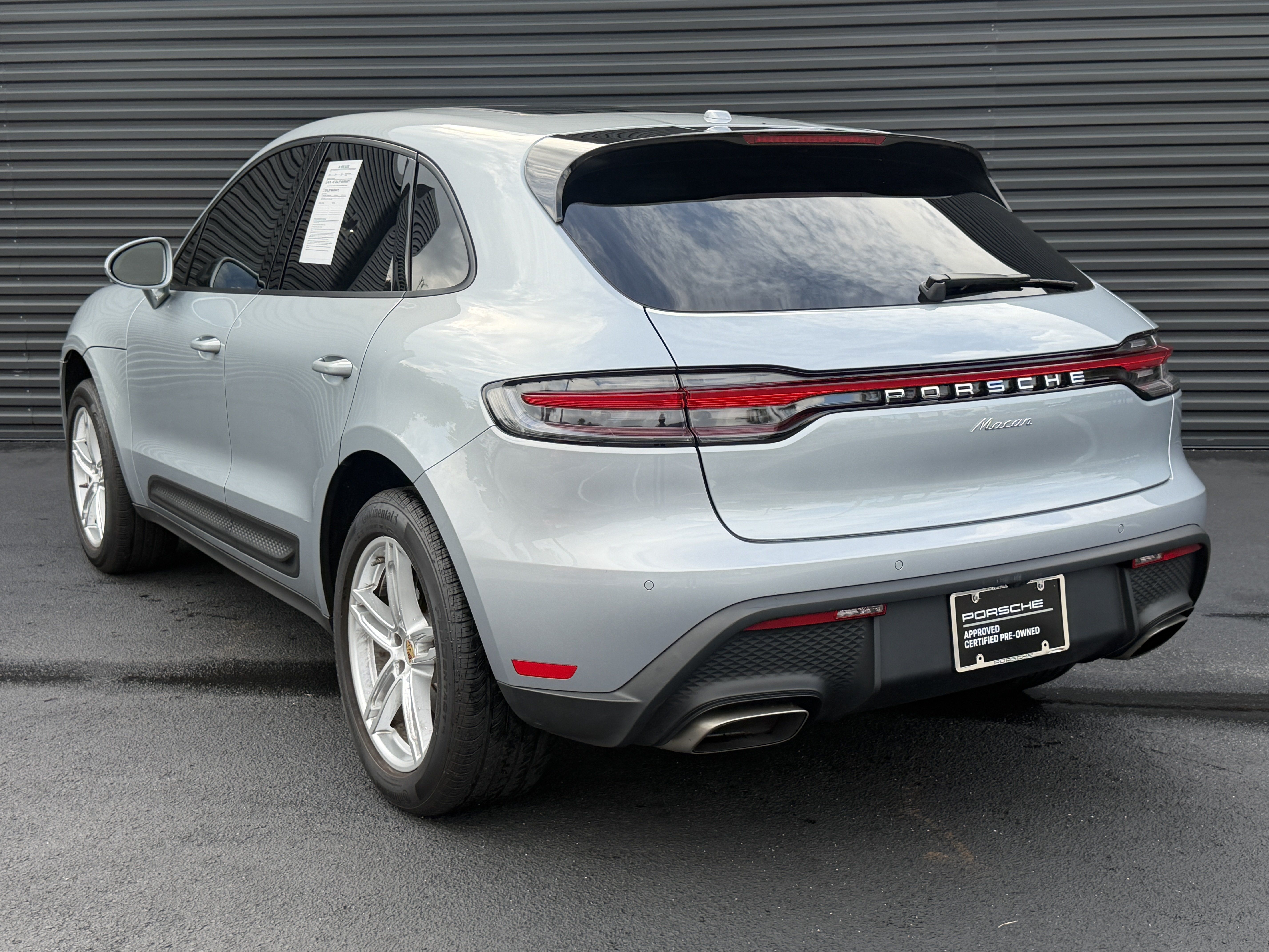 Used 2022 Porsche Macan AWD/4WD image 3