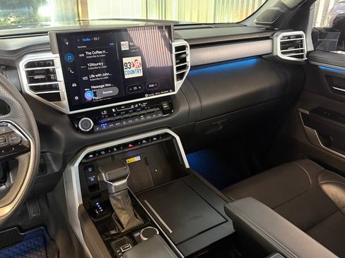 Used 2024 Toyota Sequoia Platinum AWD/4WD image 15