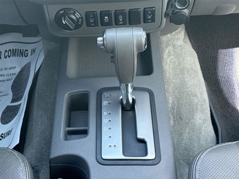 Used 2014 Nissan Frontier SL w/ SL Moonroof Package AWD/4WD image 30