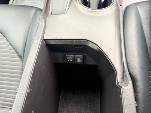 Used 2021 Toyota Camry SE image 39