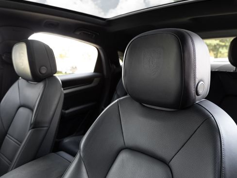Certified 2024 Porsche Cayenne Coupe AWD/4WD image 24
