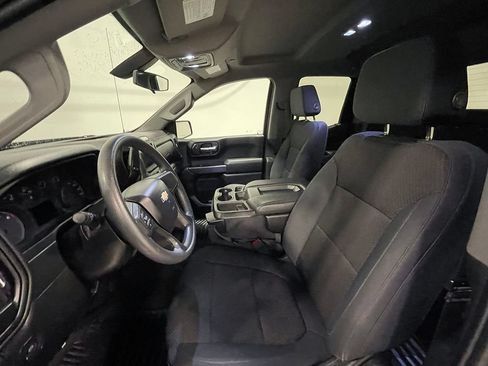 Used 2019 Chevrolet Silverado 1500 Custom w/ Custom Value Package AWD/4WD image 3