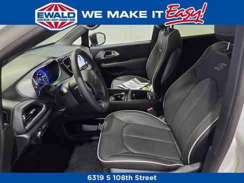 New 2026 Chrysler Pacifica Limited w/ S Appearance Package image 8