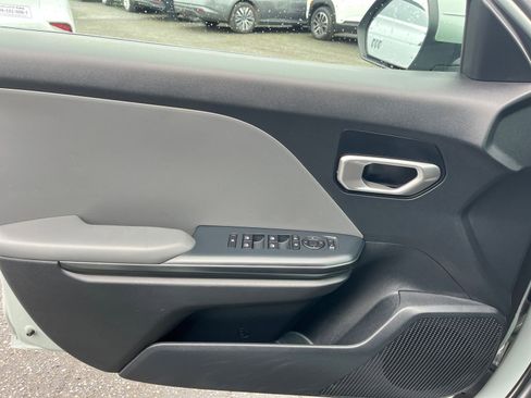 Used 2025 Kia K4 LXS image 18