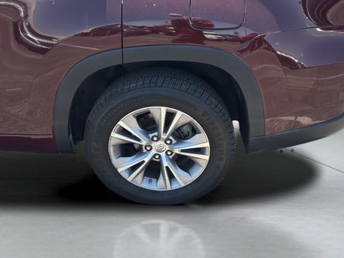 Used 2015 Toyota Highlander Plus FWD image 36
