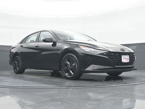 Used 2023 Hyundai Elantra SEL w/ Cargo Package image 33