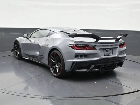 Used 2024 Chevrolet Corvette Z06 w/ Z07 Performance Package RWD image 3