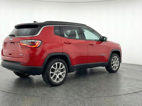 Used 2025 Jeep Compass Limited image 9