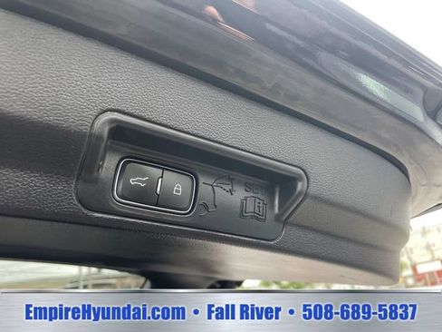 Used 2020 Ford Explorer XLT w/ Equipment Group 202A AWD/4WD image 8