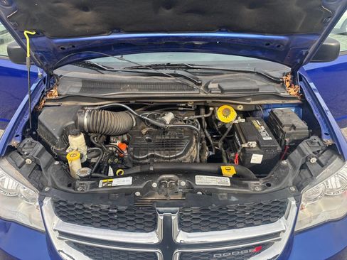 Used 2018 Dodge Grand Caravan SE w/ UConnect Hands-Free Group image 25