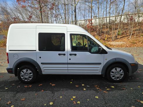 Used 2010 Ford Transit Connect XL image 4