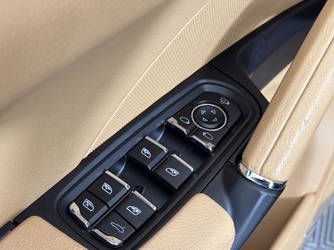 Used 2016 Porsche Cayenne AWD/4WD image 24