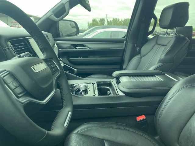 Used 2023 Jeep Wagoneer Series II AWD/4WD image 15