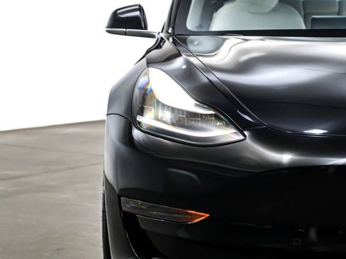 Used 2020 Tesla Model 3 Standard Range Plus image 13