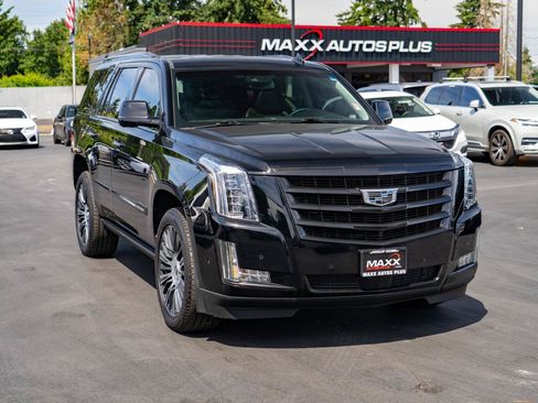 Used 2019 Cadillac Escalade Premium Luxury AWD/4WD image 2