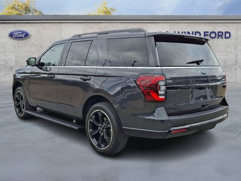 Used 2022 Ford Expedition Limited image 4