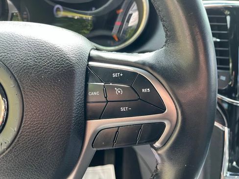Used 2019 Jeep Grand Cherokee Limited AWD/4WD image 15