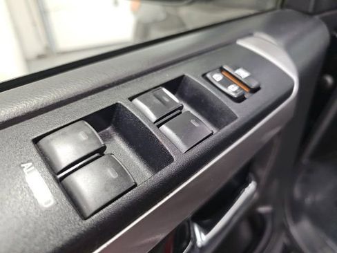 Used 2017 Toyota 4Runner SR5 AWD/4WD image 12