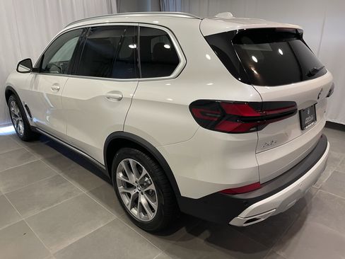 New 2026 BMW X5 xDrive40i w/ Premium Package AWD/4WD image 4