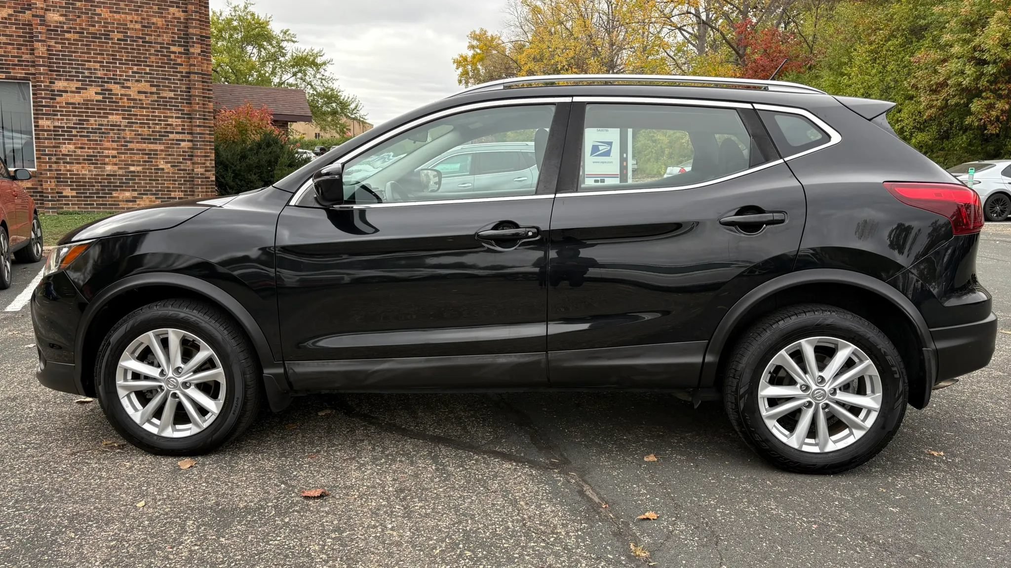 Used 2017 Nissan Rogue Sport SV FWD image 5