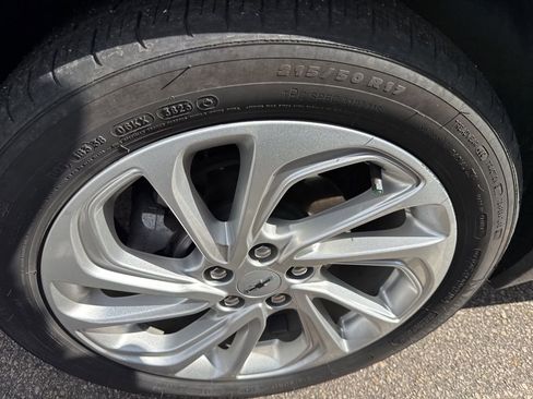 Used 2023 Chevrolet Bolt EUV LT w/ Comfort Package image 16