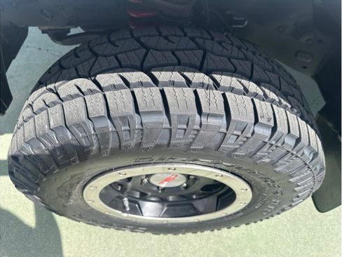 Used 2011 Toyota Tacoma 4x4 Double Cab w/ TRD Off-Road Pkg w/JBL Audio image 11