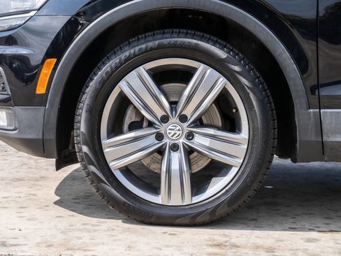 Used 2018 Volkswagen Tiguan SEL Premium image 39