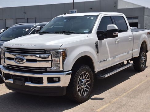 Used 2019 Ford F250 Lariat w/ Lariat Ultimate Package AWD/4WD image 2