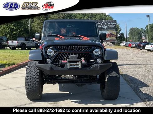 Used 2017 Jeep Wrangler Unlimited Rubicon image 2
