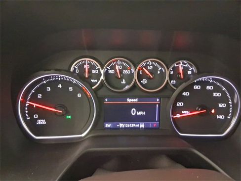 Used 2021 Chevrolet Suburban LT image 23