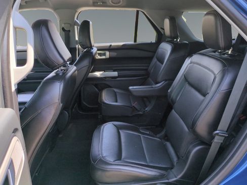 Used 2022 Ford Explorer Limited w/ Equipment Group 301A AWD/4WD image 13