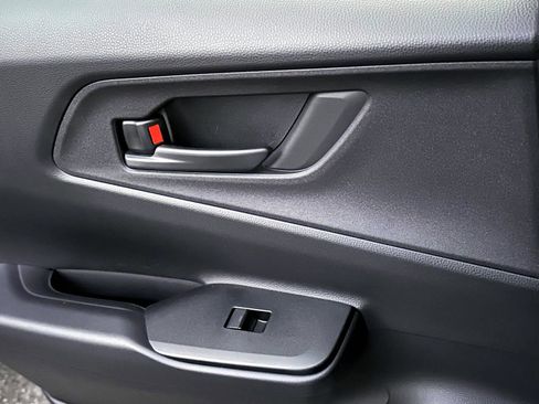 Used 2024 Toyota Prius Prime SE image 19