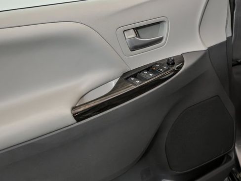 Used 2015 Toyota Sienna XLE Premium image 9