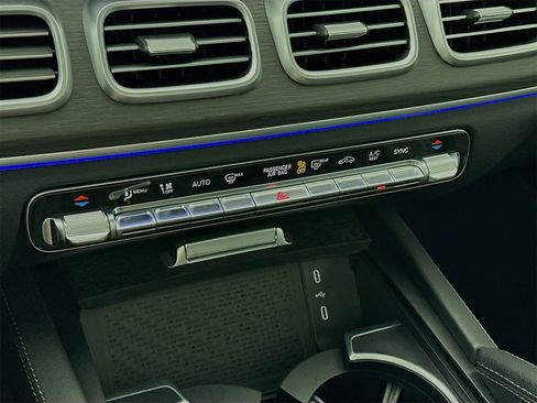 Used 2024 Mercedes-Benz GLS 450 4MATIC image 17