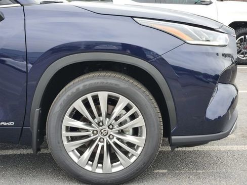 New 2026 Toyota Highlander Platinum AWD/4WD image 6