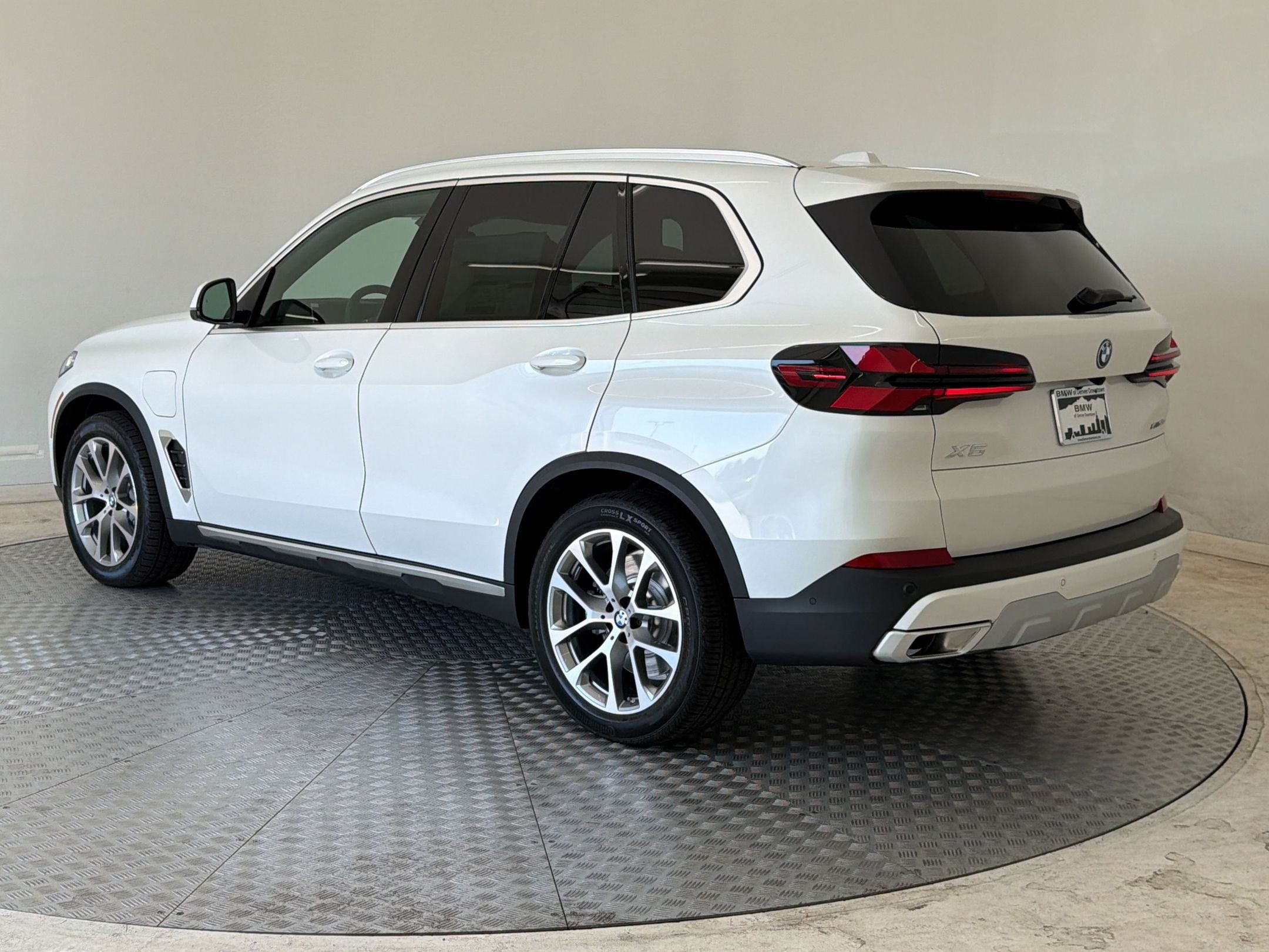 New 2026 BMW X5 xDrive50e AWD/4WD image 3