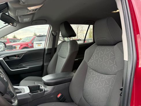Used 2022 Toyota RAV4 XLE AWD/4WD image 3
