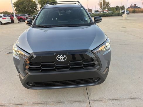 Used 2026 Toyota Corolla Cross LE FWD image 2