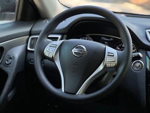 Used 2014 Nissan Rogue SV w/ SV Family Package AWD/4WD image 27