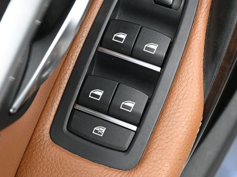 Used 2016 BMW 340i xDrive Sedan image 13