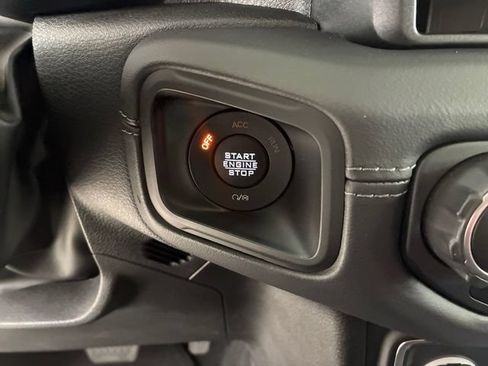 Used 2025 Jeep Wrangler Unlimited Sahara w/ Safety Group AWD/4WD image 24