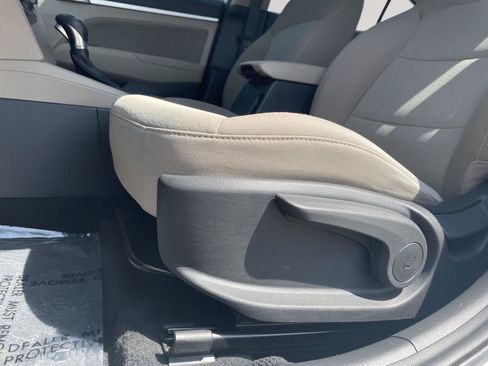 Used 2019 Hyundai Elantra SEL FWD image 22
